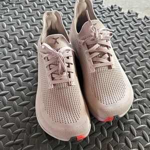 Men's Athletic Shoes in Light Pink